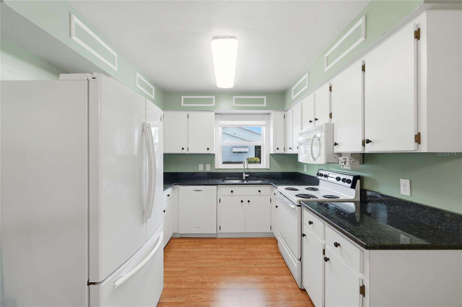 COLONNADES PH 01 - Residential