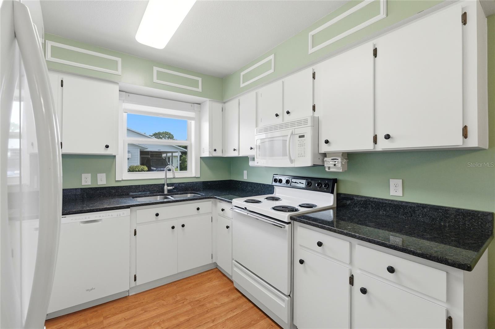 COLONNADES PH 01 - Residential