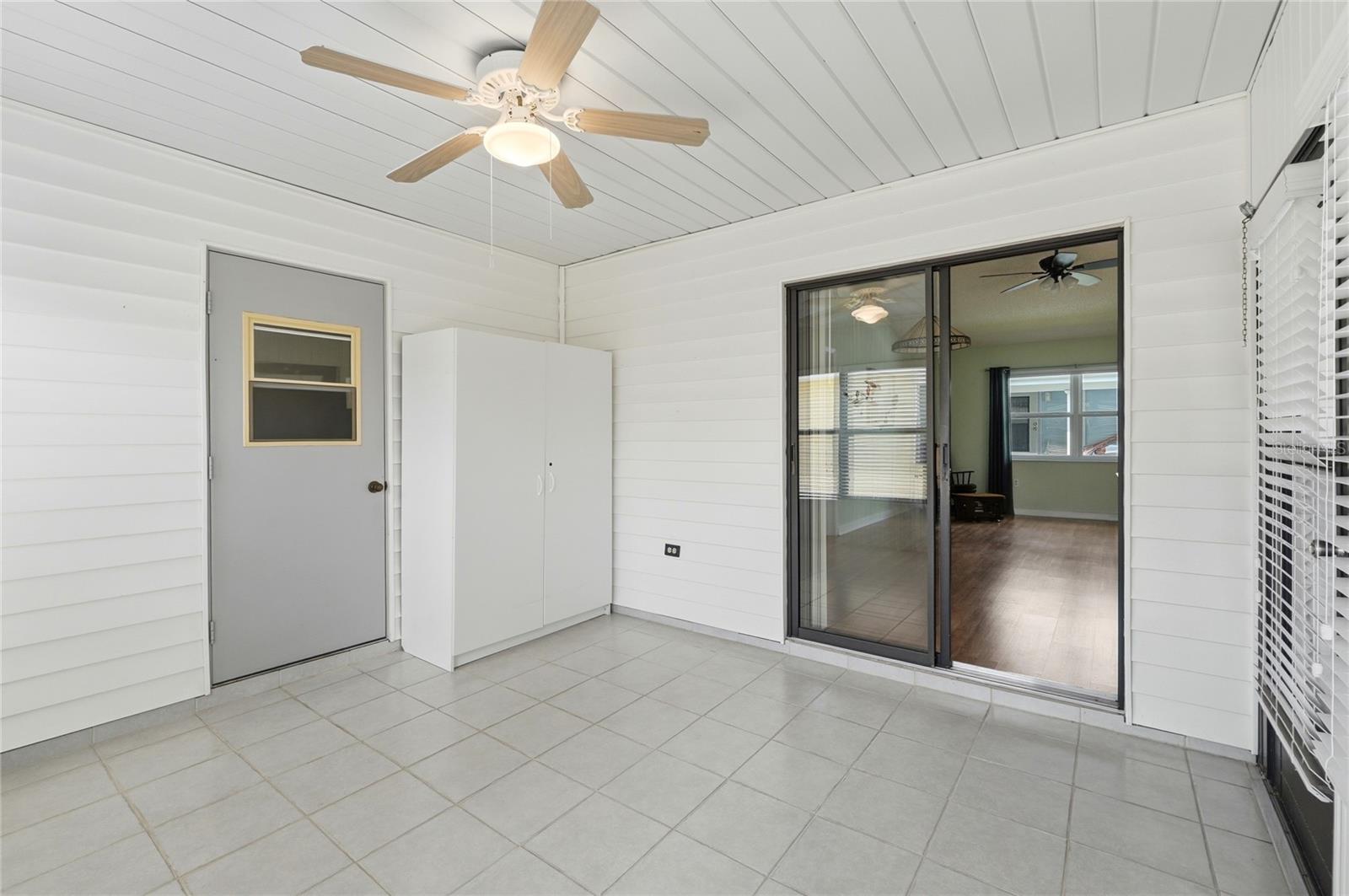 COLONNADES PH 01 - Residential