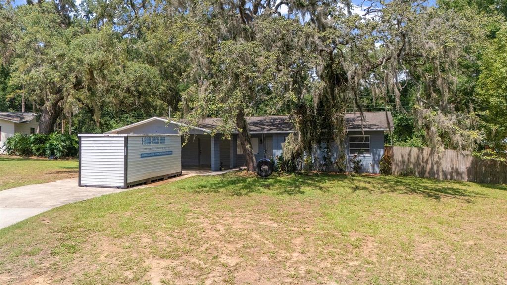 Photo of 12412 Lakeview Drive, Dade City, FL 33525 (MLS # TB8394223)