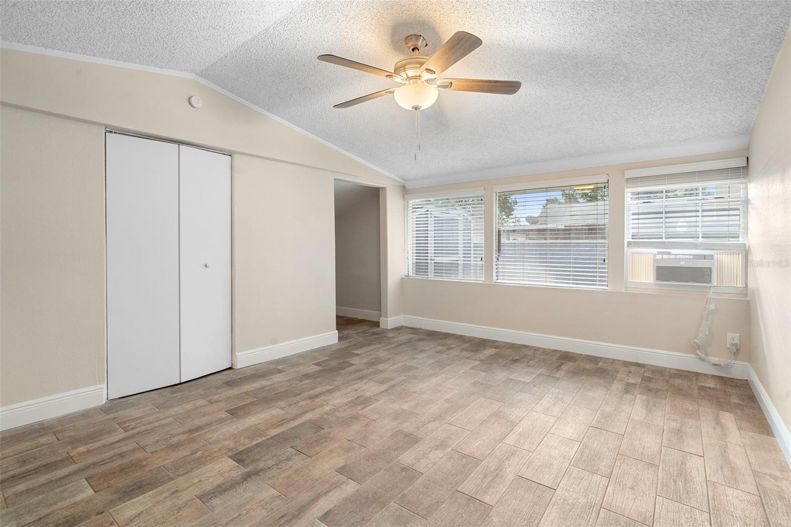 OAKTREE VILLAGE - Residential