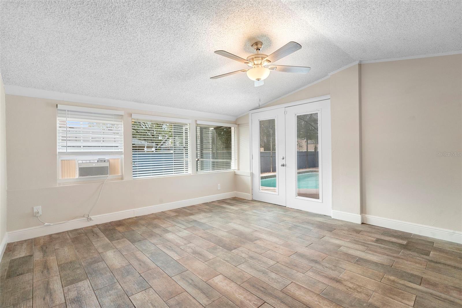 OAKTREE VILLAGE - Residential