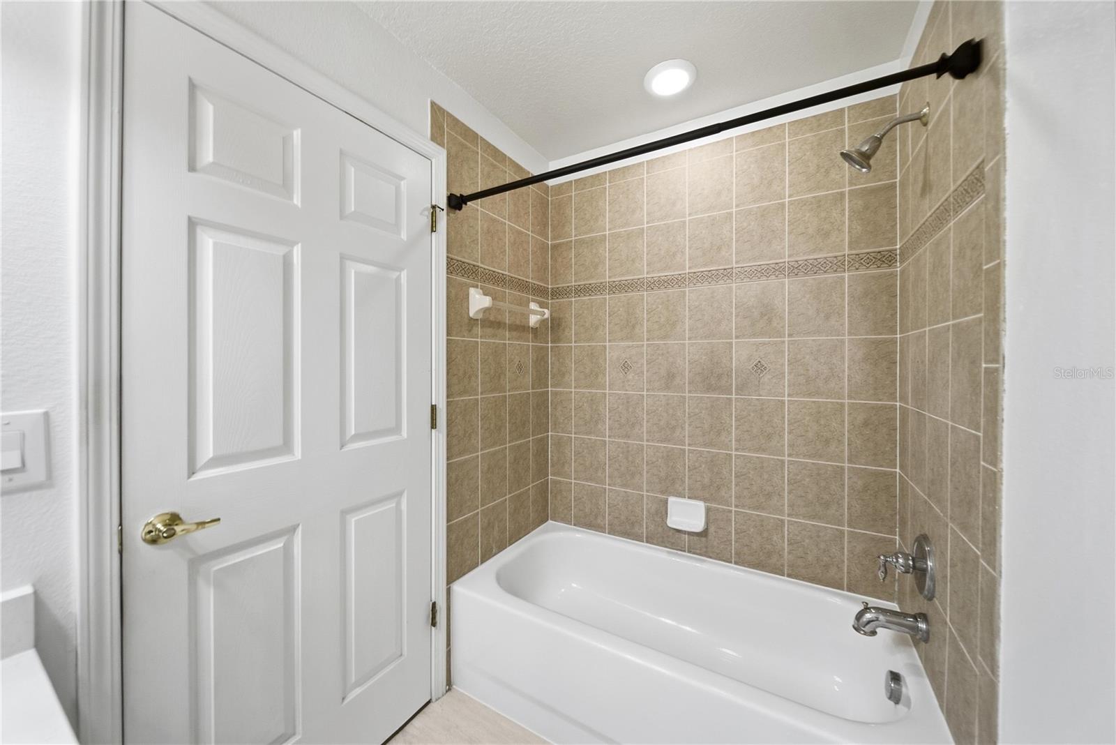 SEVEN OAKS PRCL S-9 - Residential Lease