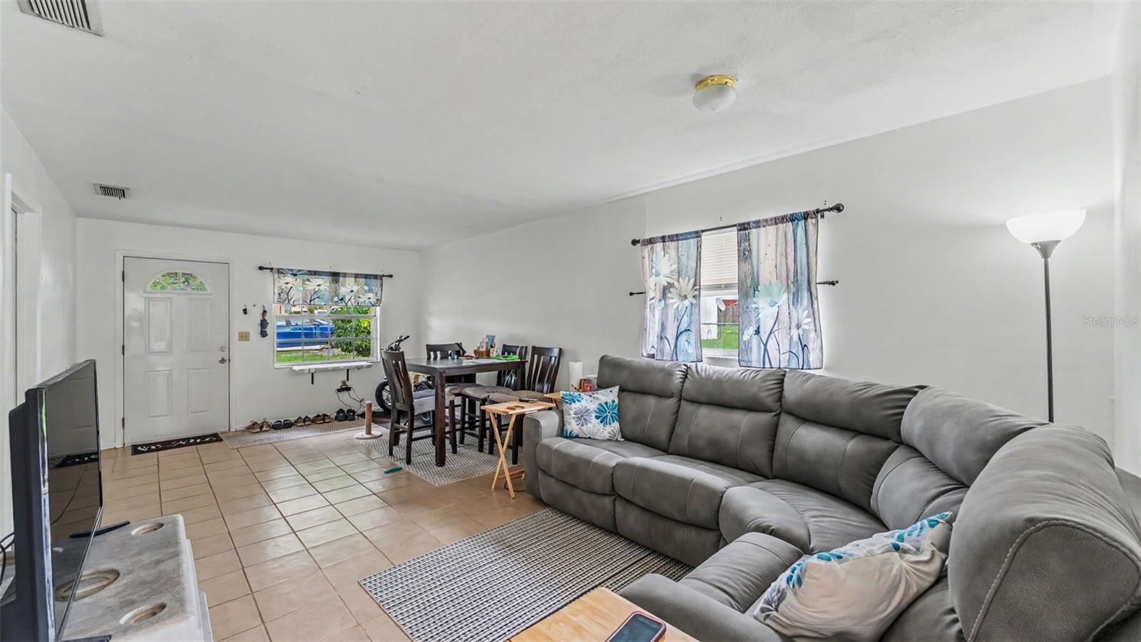 710 & 712 W ALAMO DRIVE