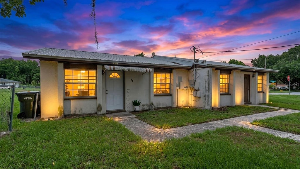 Photo of 710 W Alamo Drive, Lakeland, FL 33813 (MLS # L4962500)