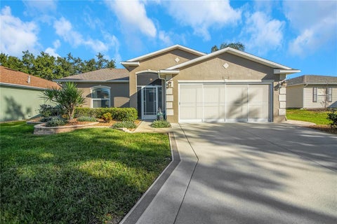 Photo of 1019 Meadowbend Drive, Leesburg, FL 34748 (MLS # G5119337)