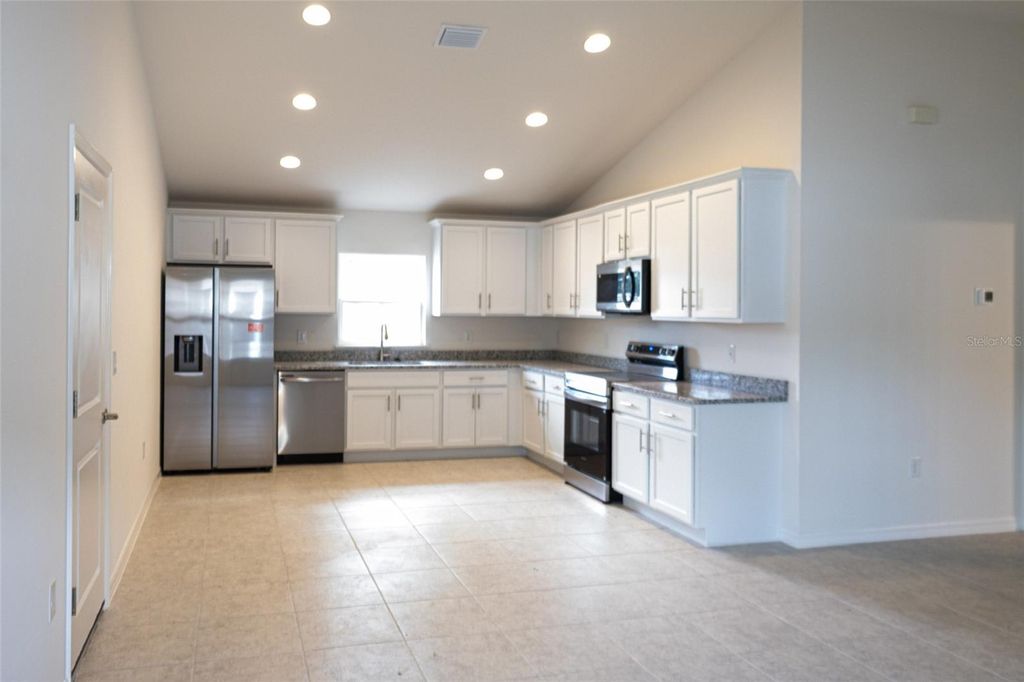 Photo of 89 W Central Avenue, Webster, FL 33597 (MLS # G5101648)