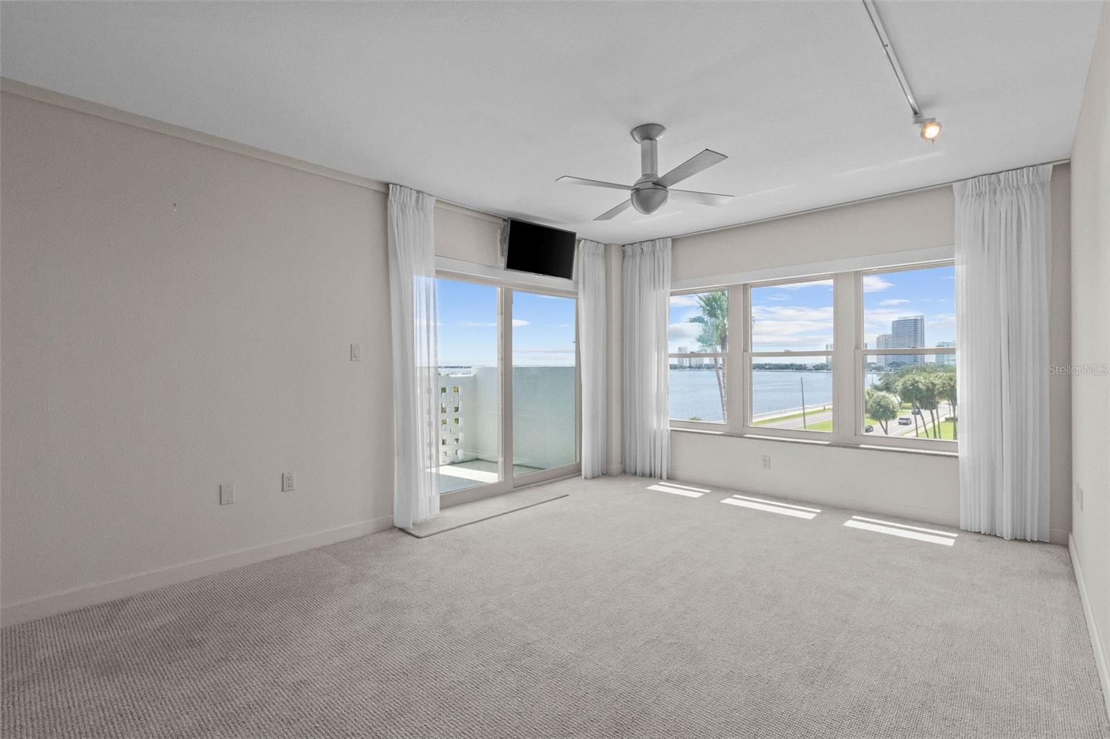 HARBOUR HOUSE CONDO - Residential Lease