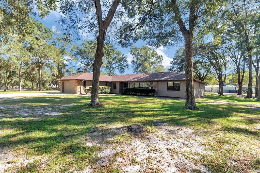 Photo of 11101 SW 128th Avenue, Dunnellon, FL 34432 (MLS # O6447742)