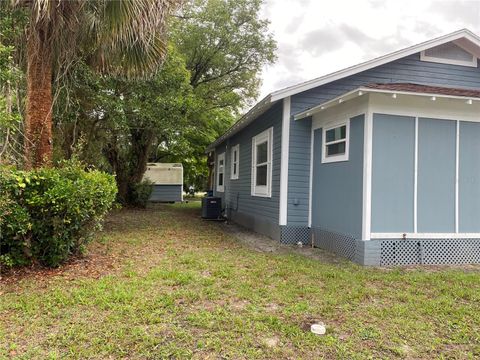 A home in DELAND