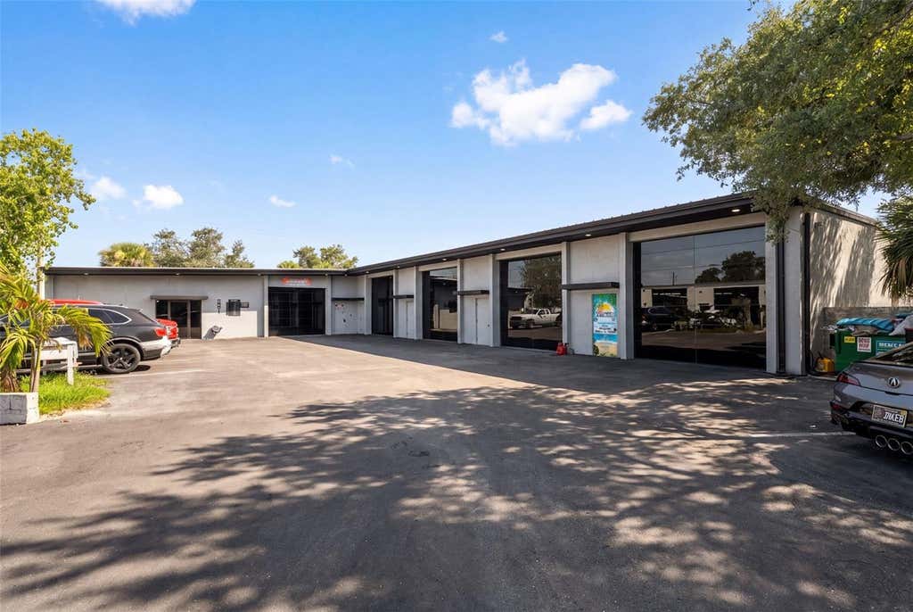 Photo of Sarasota, FL 34240 (MLS # A4700323)
