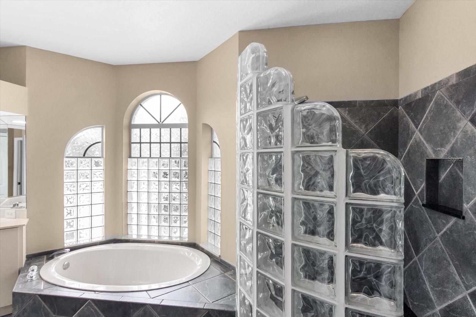 CALUSA LAKES - Residential