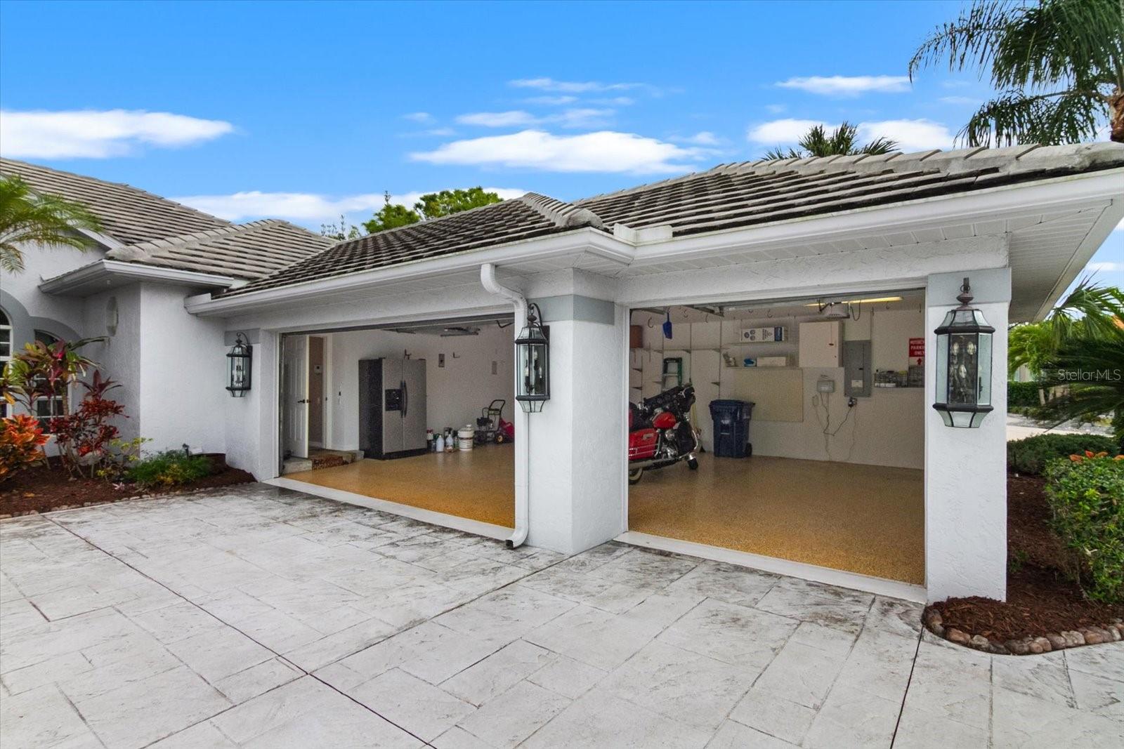 CALUSA LAKES - Residential