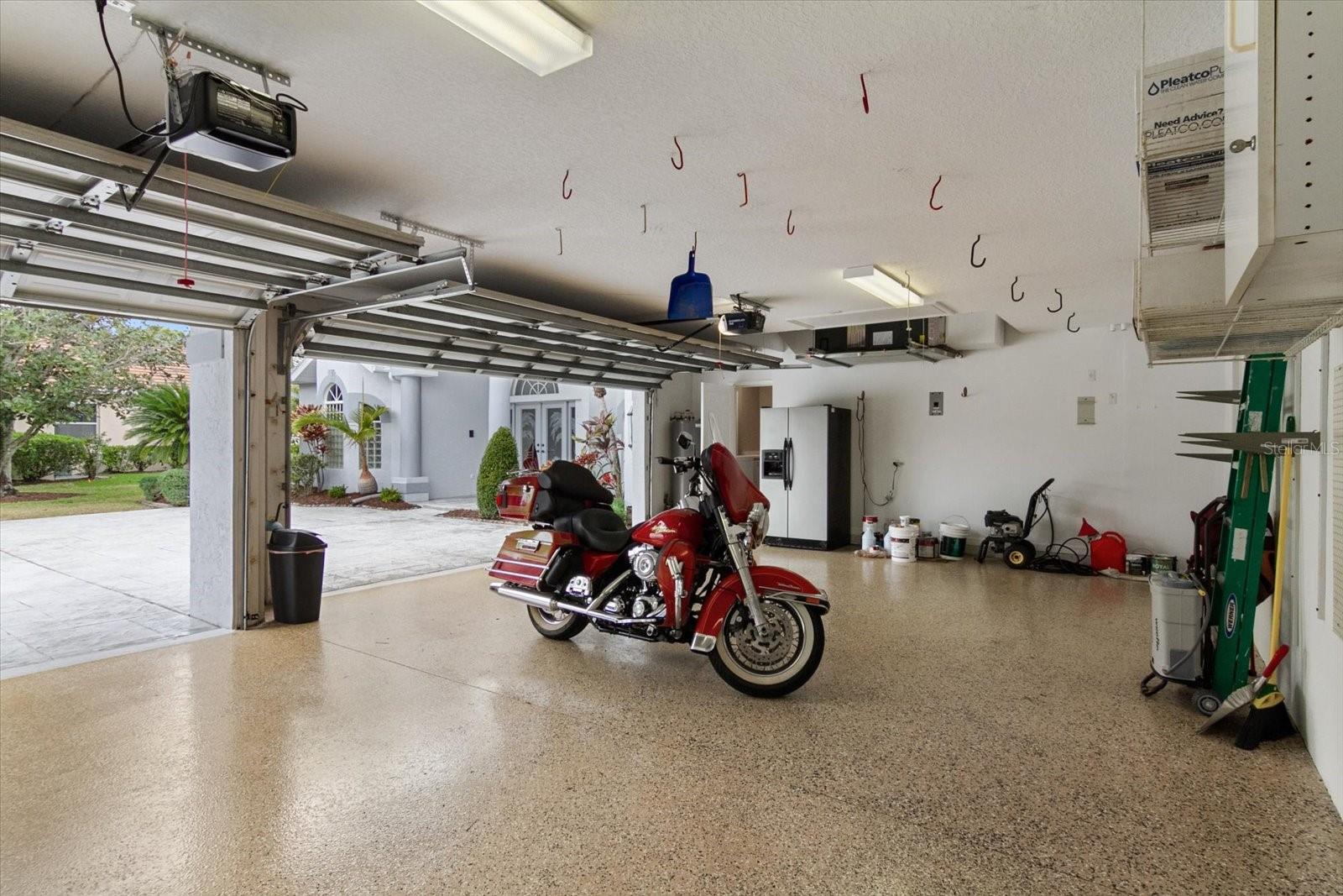 CALUSA LAKES - Residential