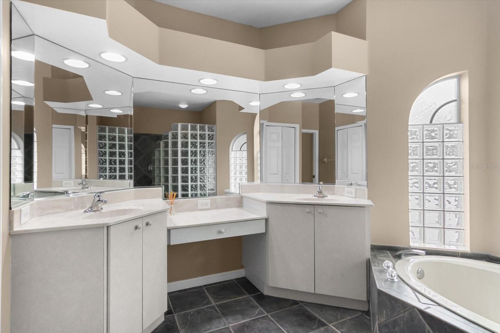 CALUSA LAKES - Residential