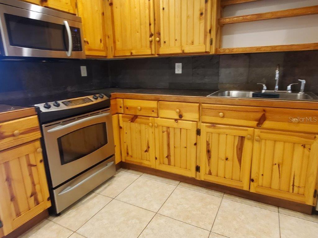 TOWN ESTATES - Residential Lease