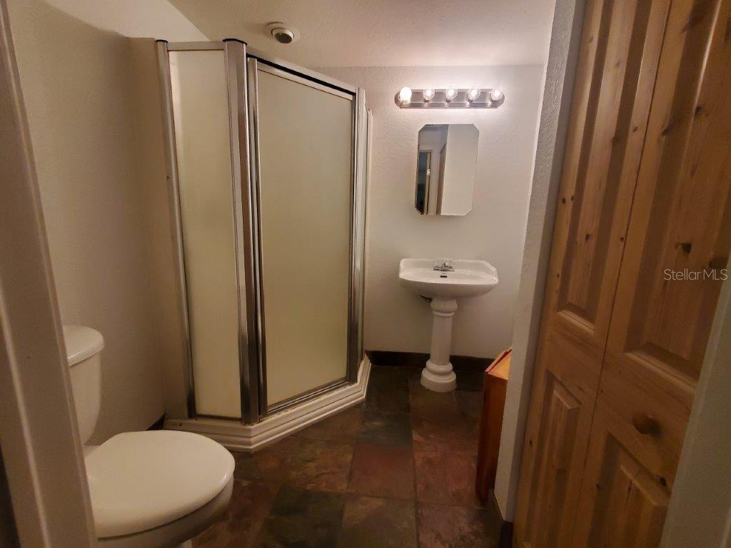 TOWN ESTATES - Residential Lease