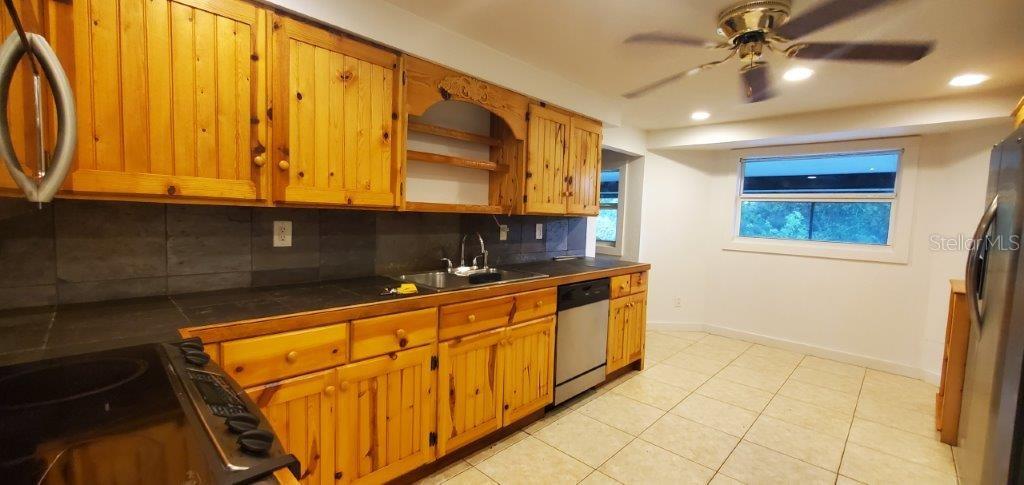 TOWN ESTATES - Residential Lease