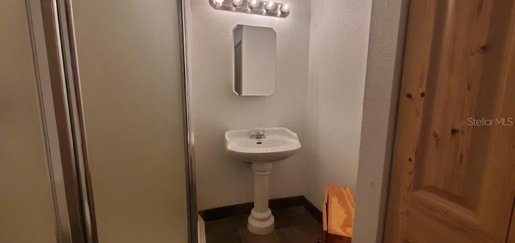 TOWN ESTATES - Residential Lease