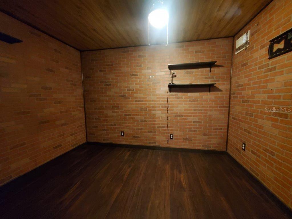 TOWN ESTATES - Residential Lease