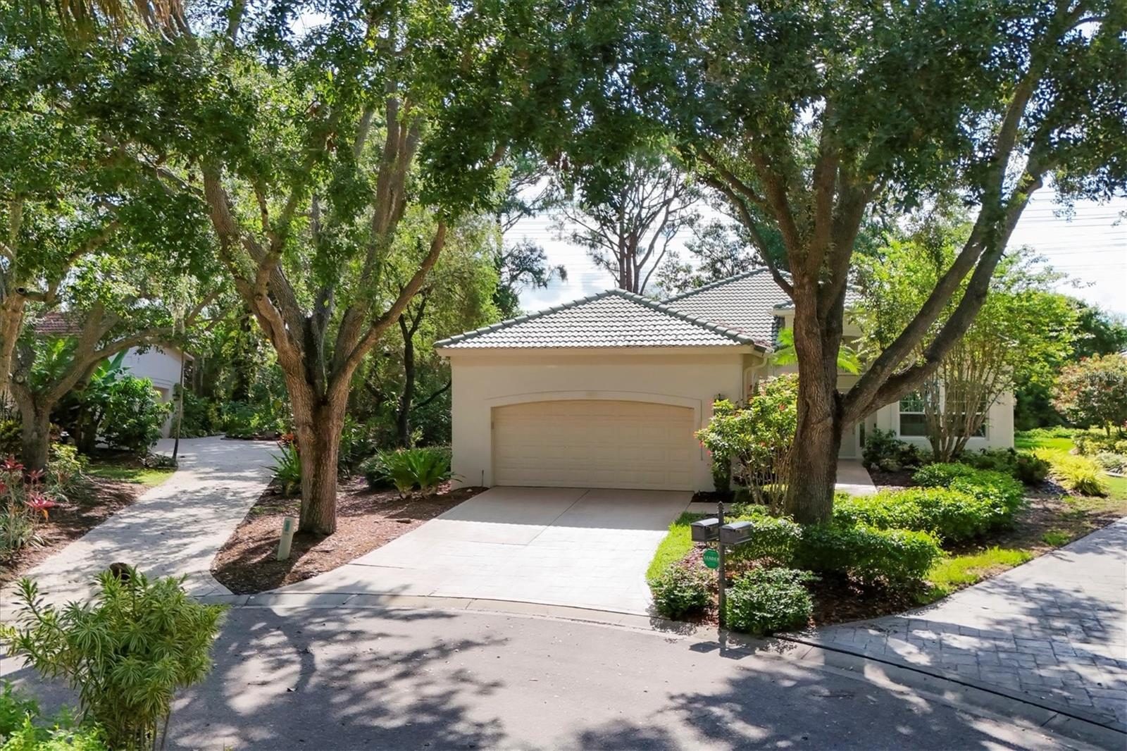 2816 BRETON WOODS