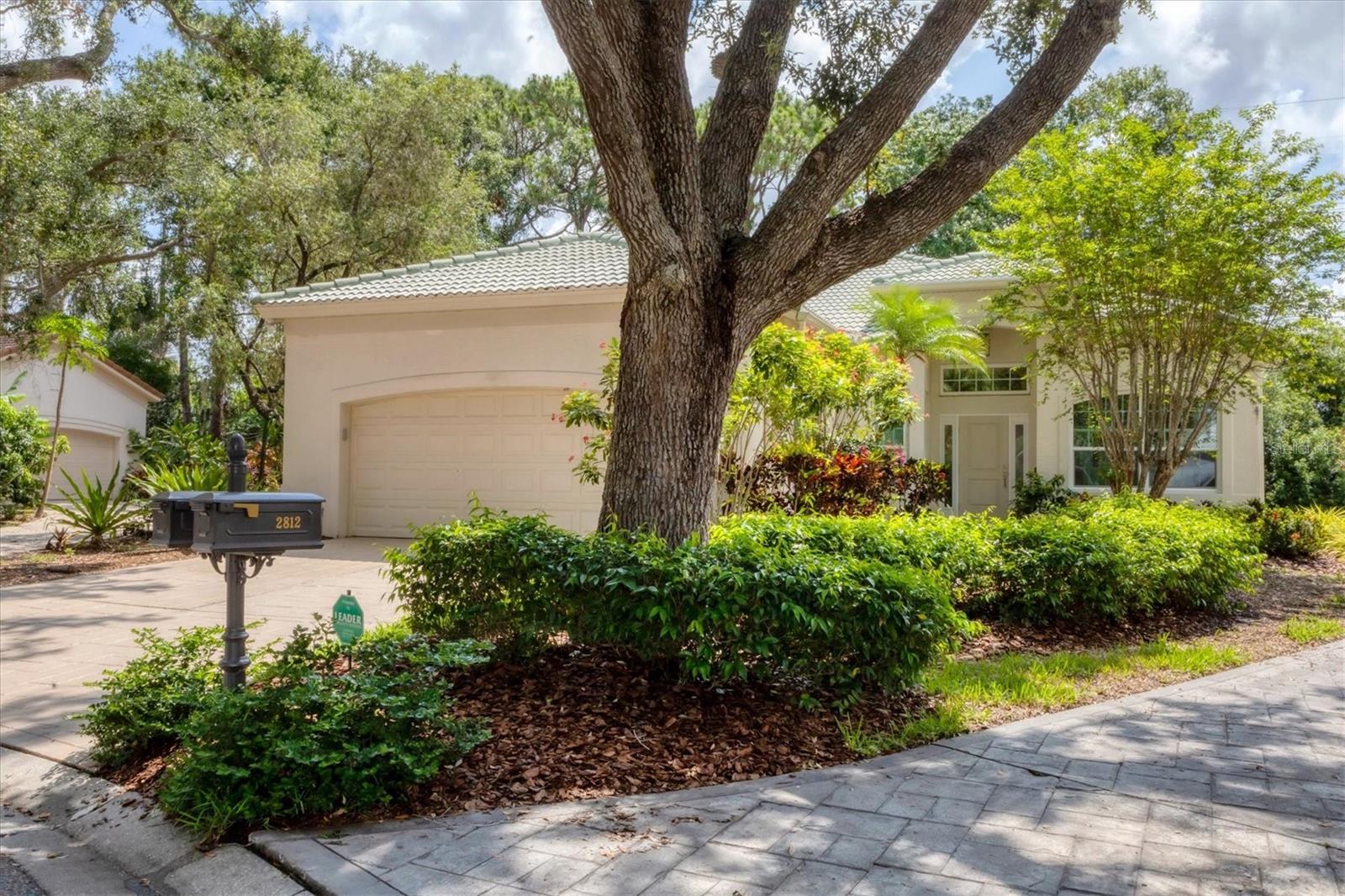 2816 BRETON WOODS