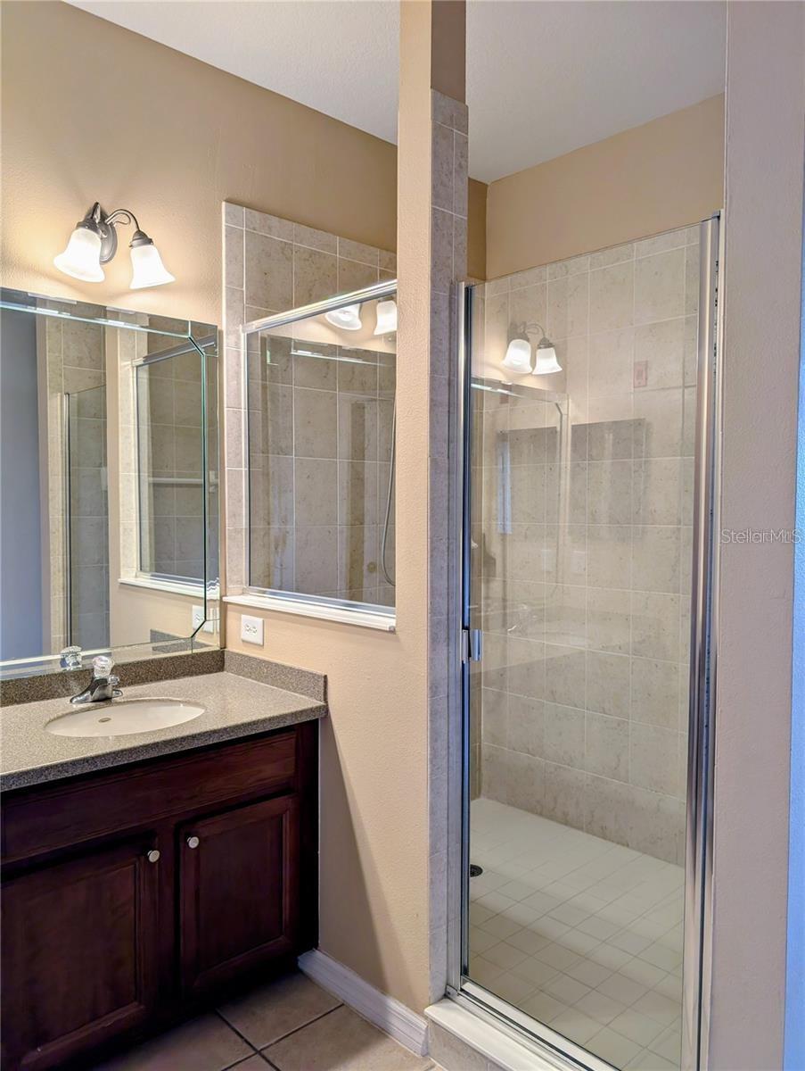 VERANDA II/LK HART - Residential Lease