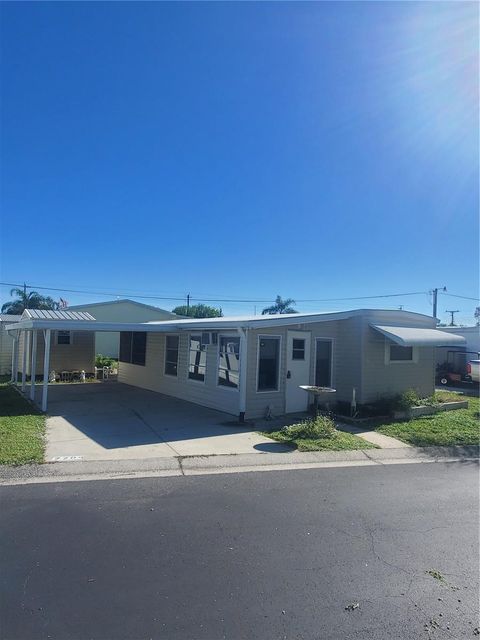 A home in ELLENTON