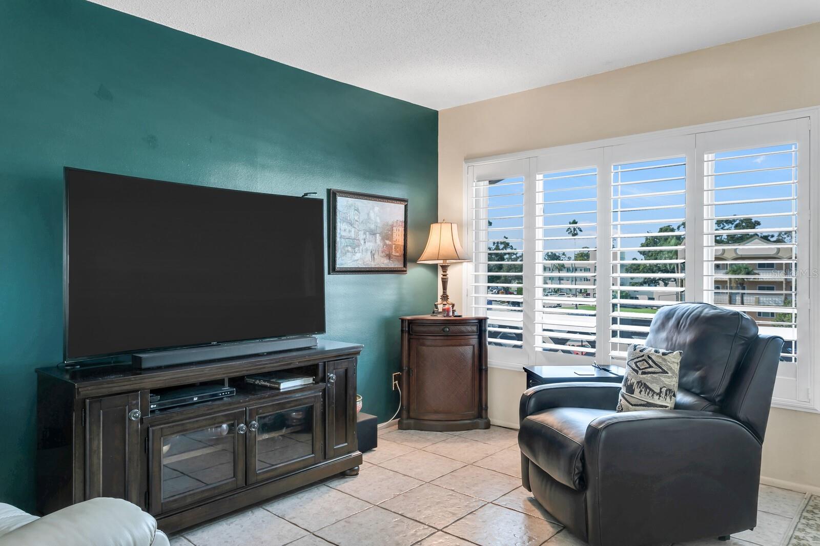 ON TOP OF THE WORLD - Residential