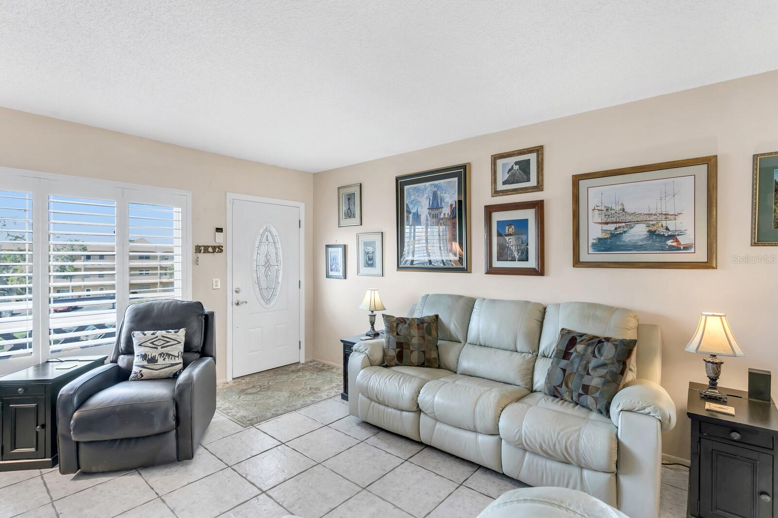 ON TOP OF THE WORLD - Residential