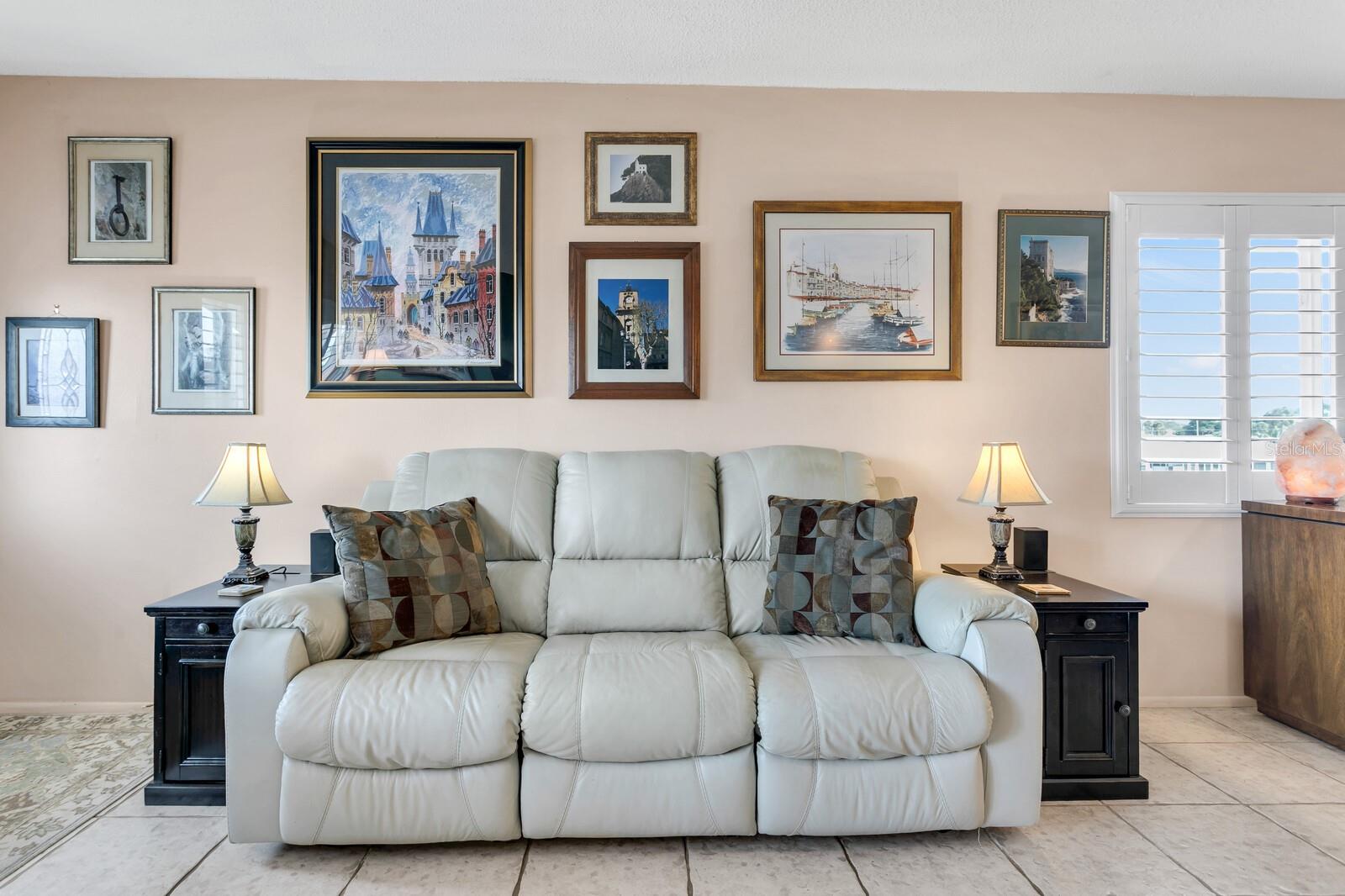 ON TOP OF THE WORLD - Residential