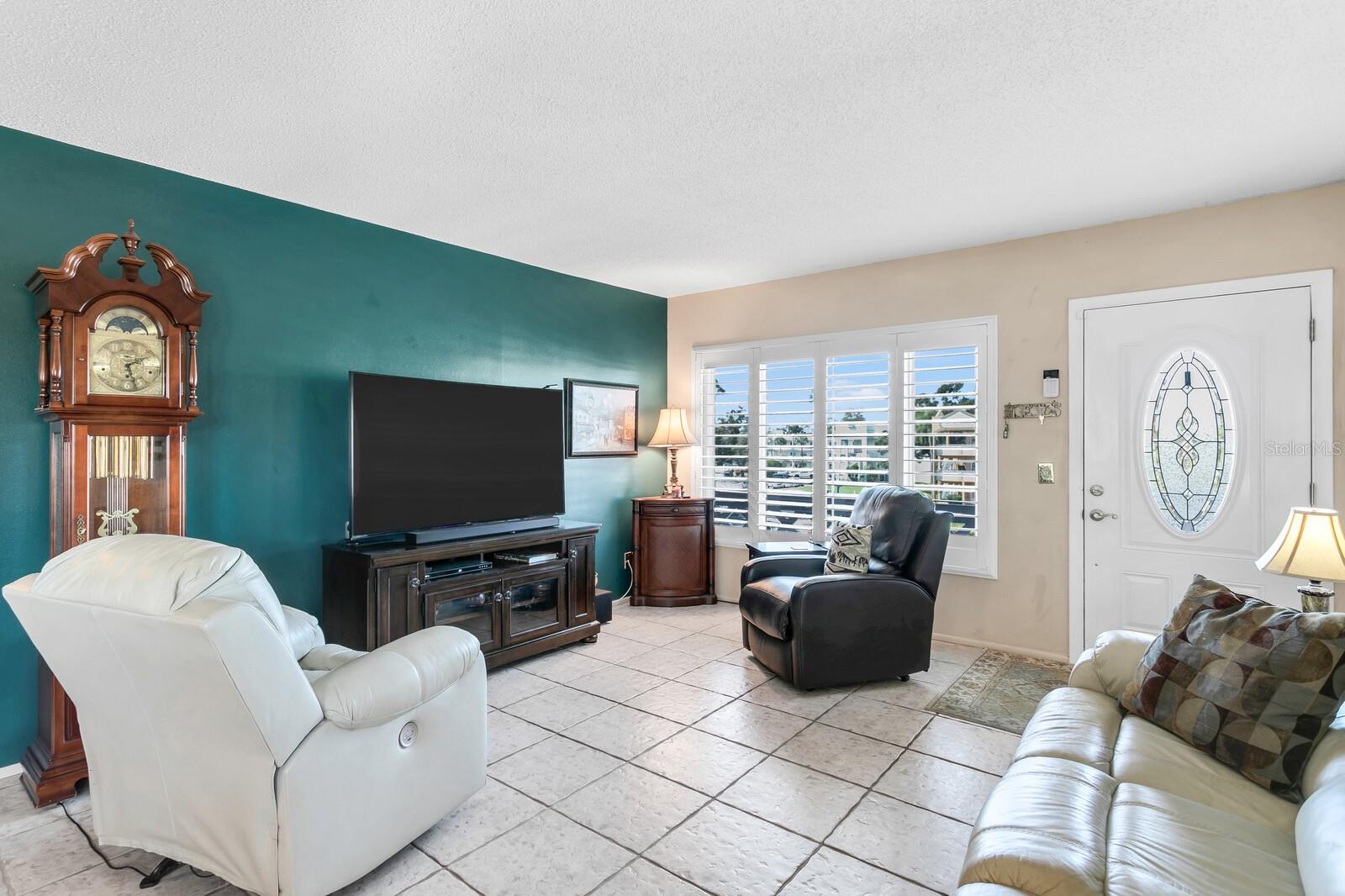 ON TOP OF THE WORLD - Residential