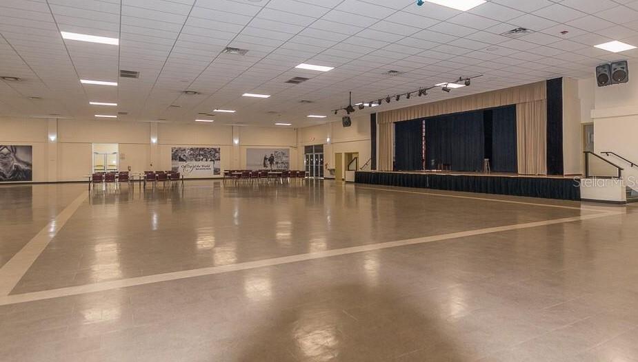 ON TOP OF THE WORLD - Residential