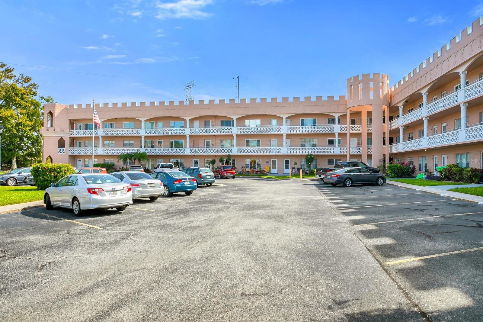 ON TOP OF THE WORLD - Residential