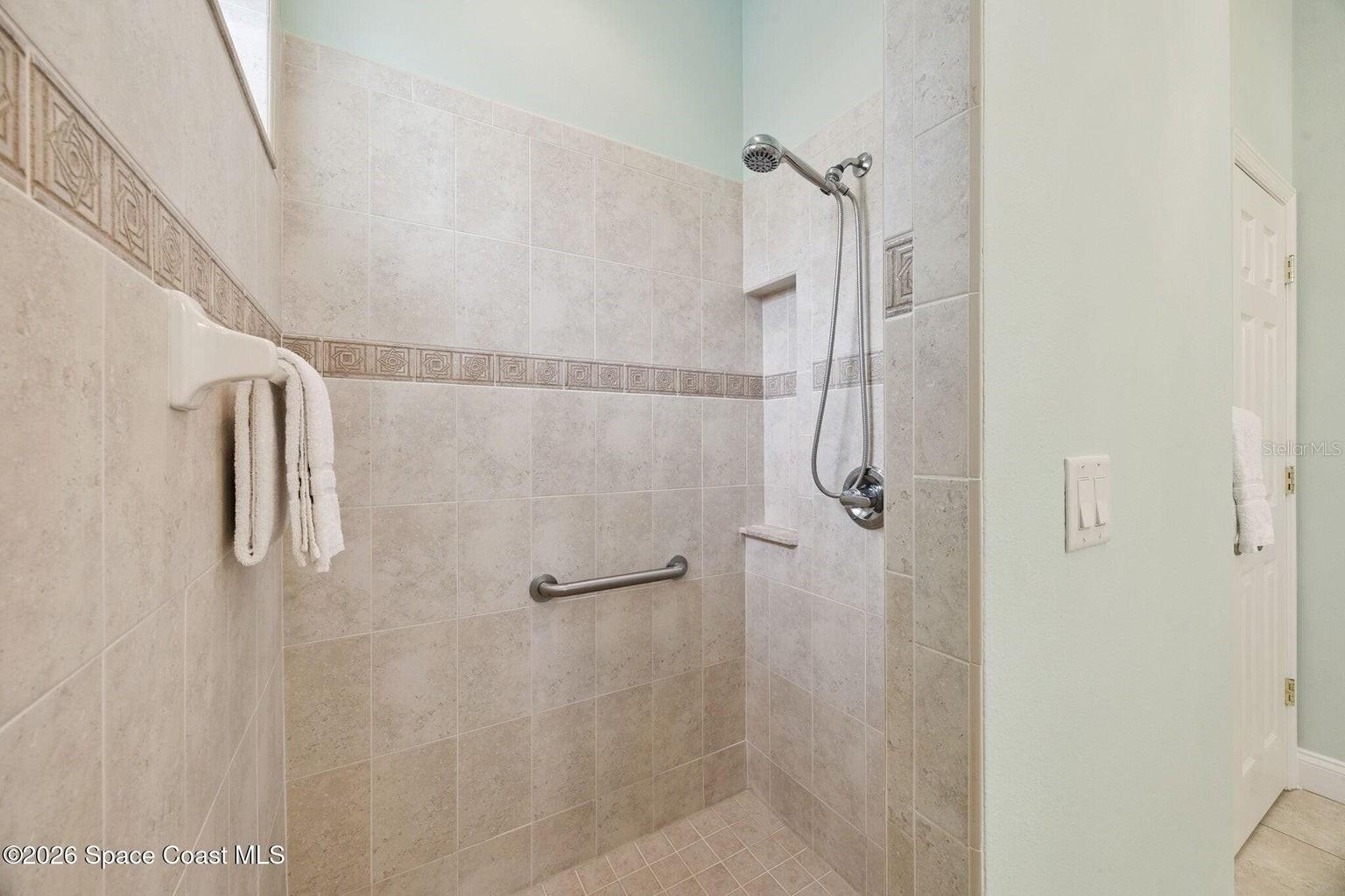 BAYSIDE CONDO PH I - Residential