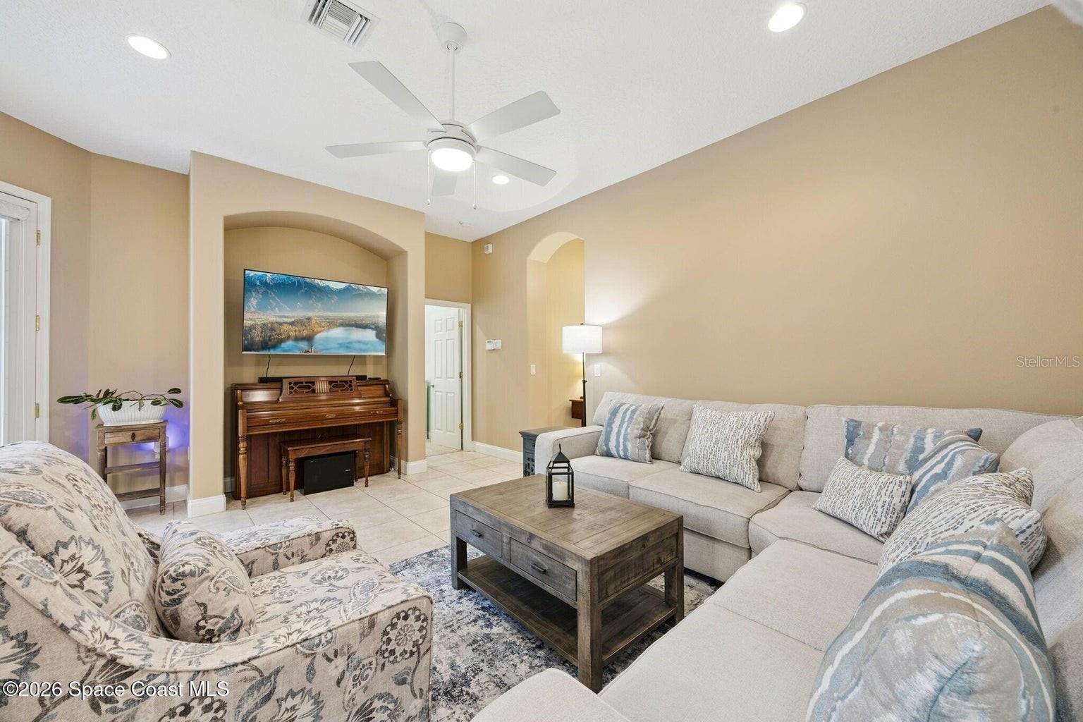 BAYSIDE CONDO PH I - Residential