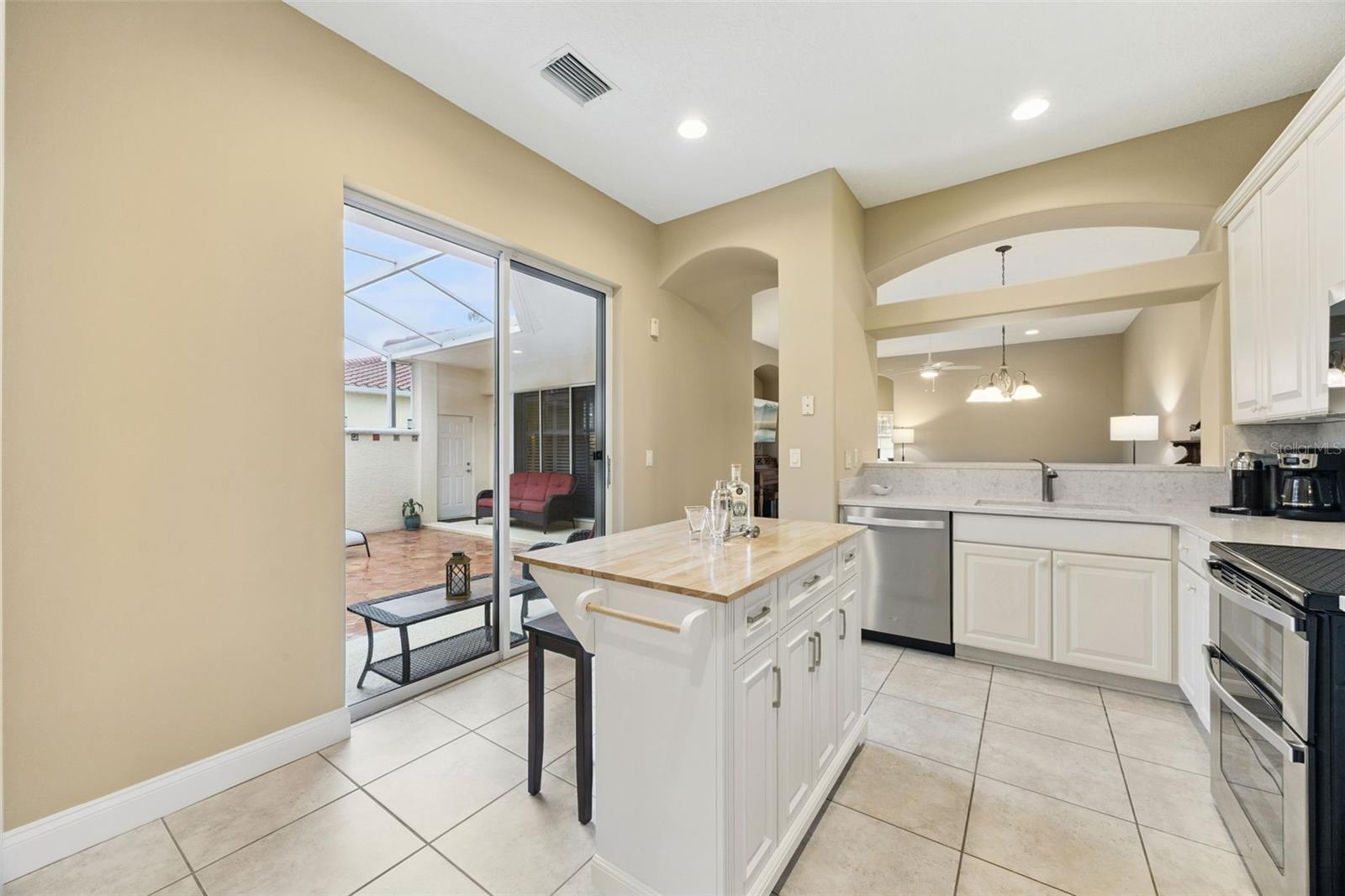 BAYSIDE CONDO PH I - Residential