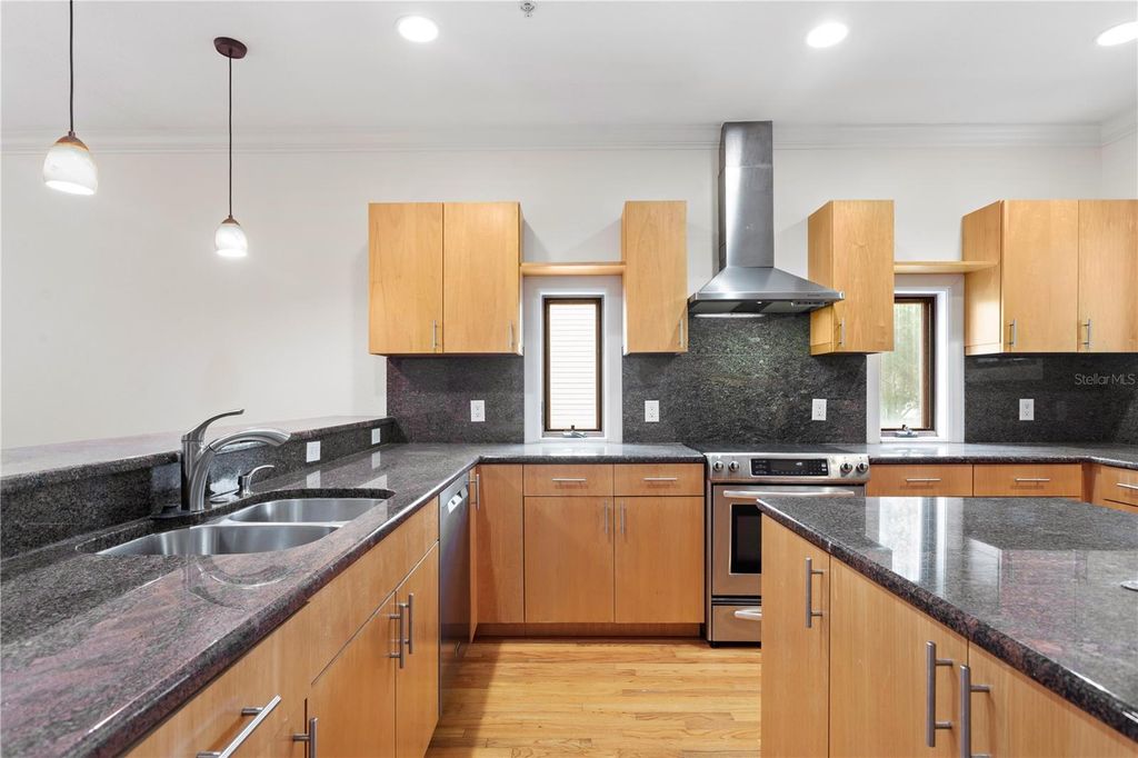 Photo of 512 S Glen Avenue, Tampa, FL 33609 (MLS # TB8517362)