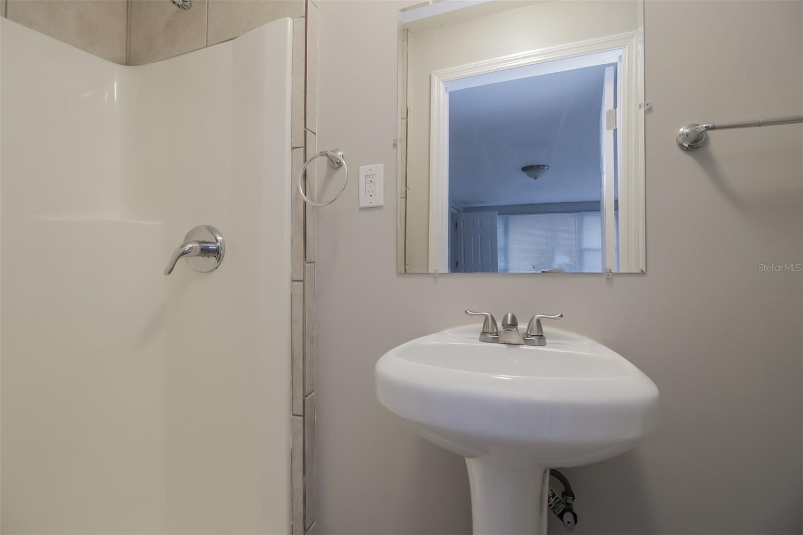 HOURGLASS HOMES - Residential Lease