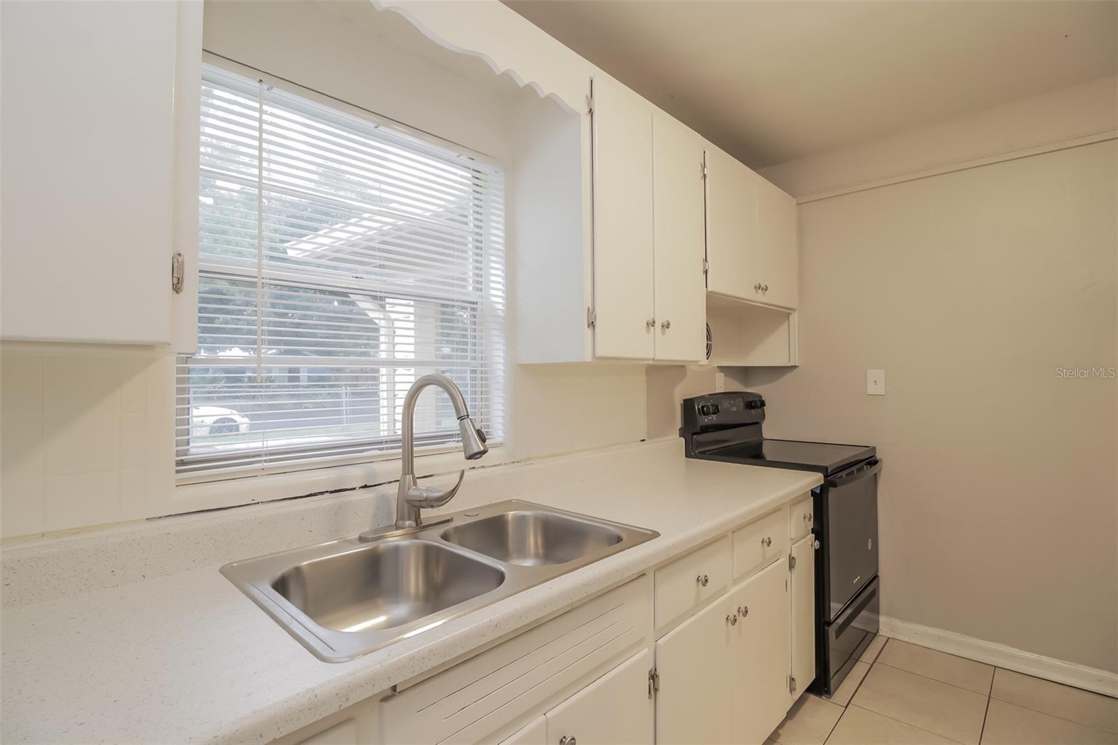 HOURGLASS HOMES - Residential Lease