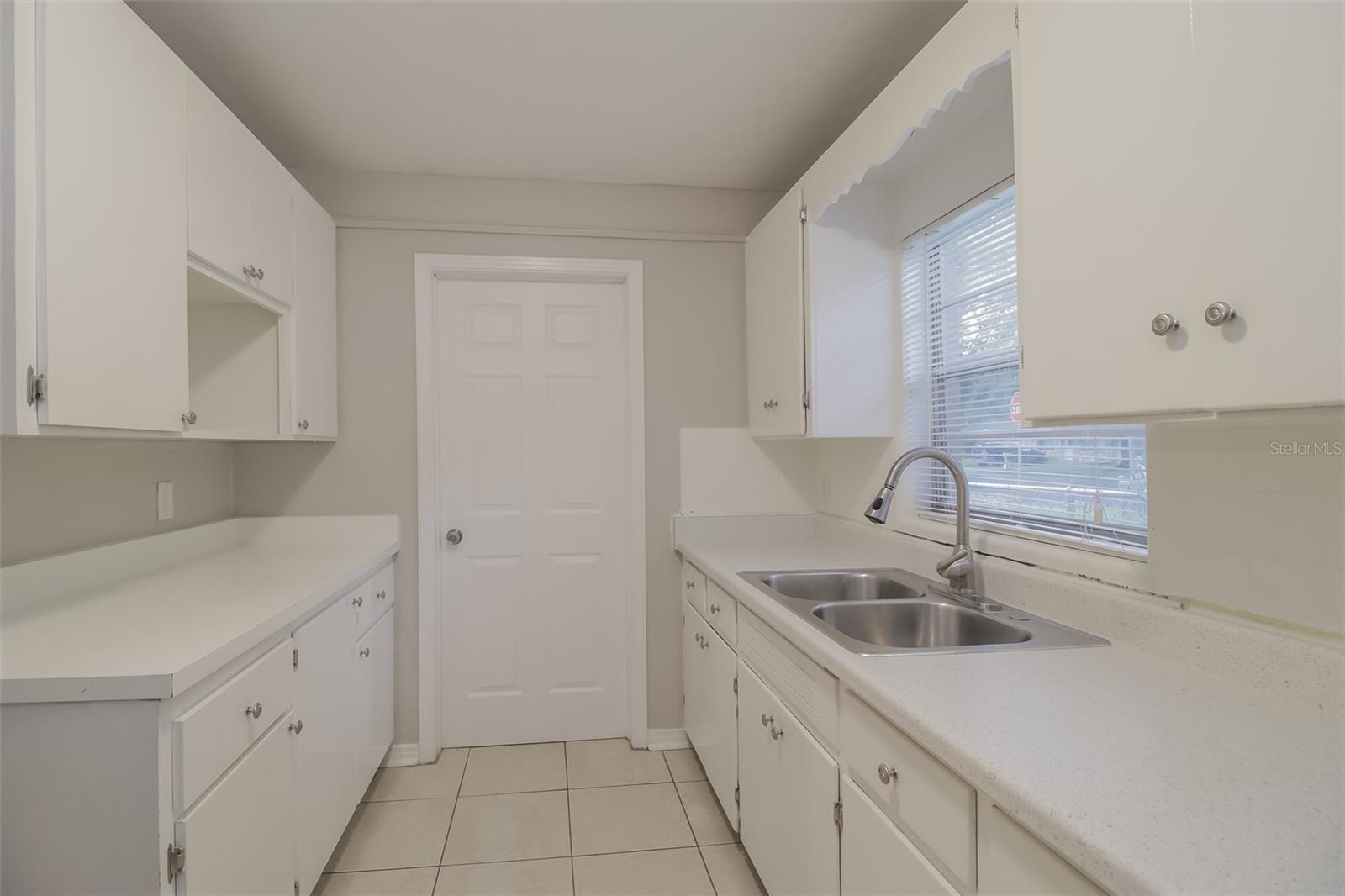 HOURGLASS HOMES - Residential Lease