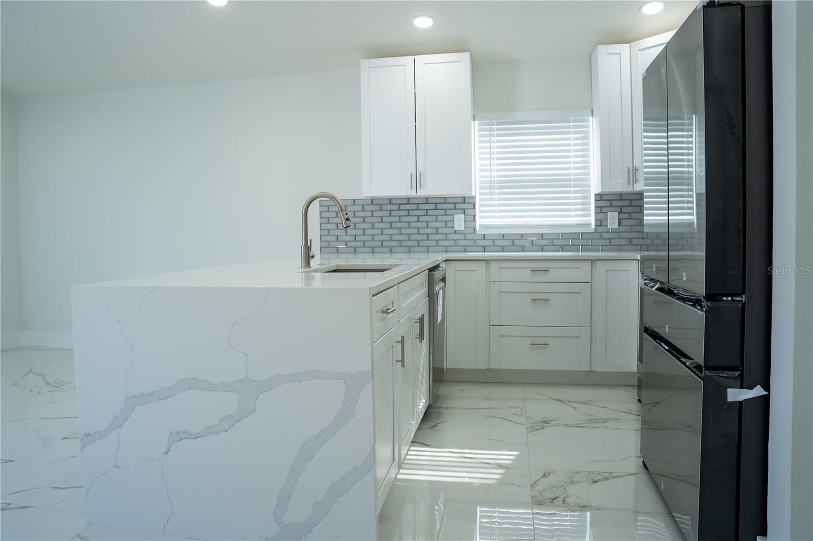 COLONIAL LAKES - Residential