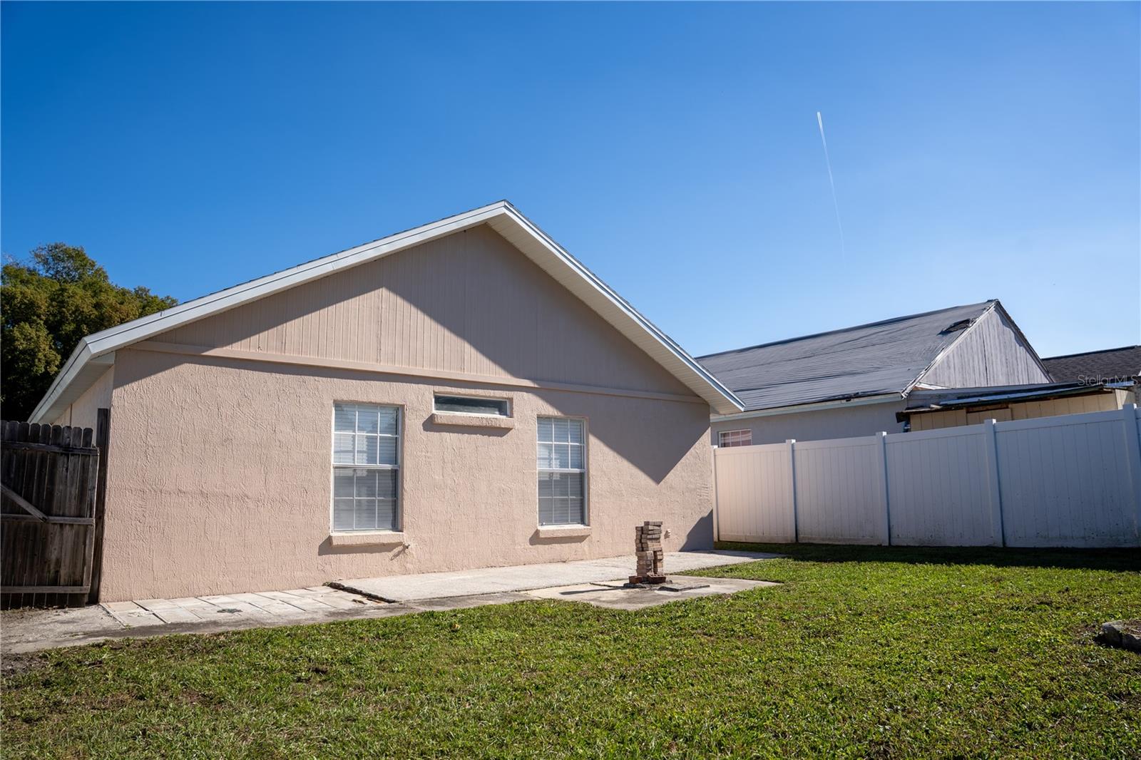 COLONIAL LAKES - Residential