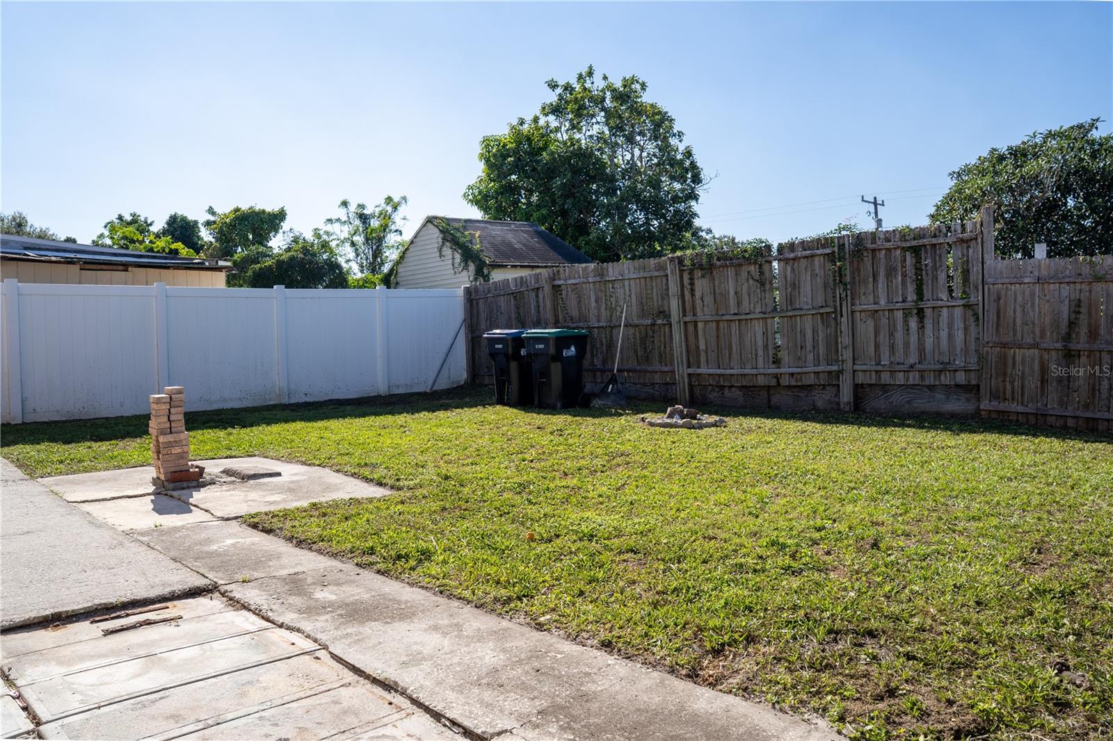 COLONIAL LAKES - Residential