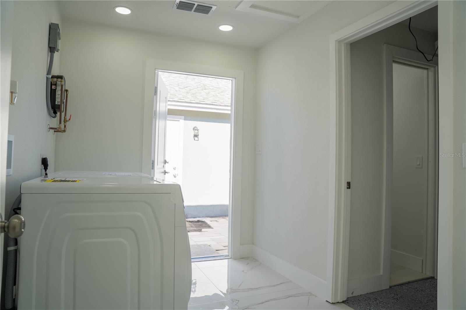 COLONIAL LAKES - Residential