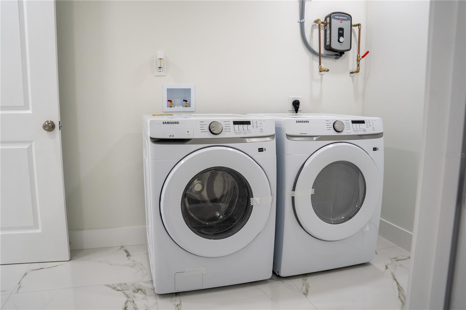 COLONIAL LAKES - Residential