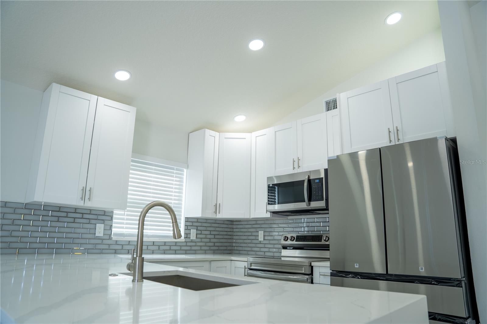 COLONIAL LAKES - Residential