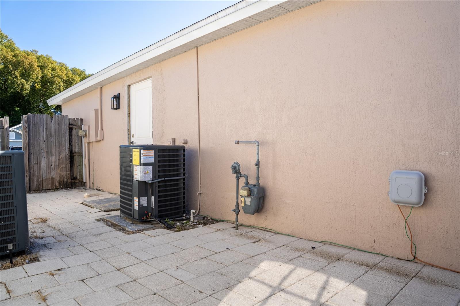 COLONIAL LAKES - Residential