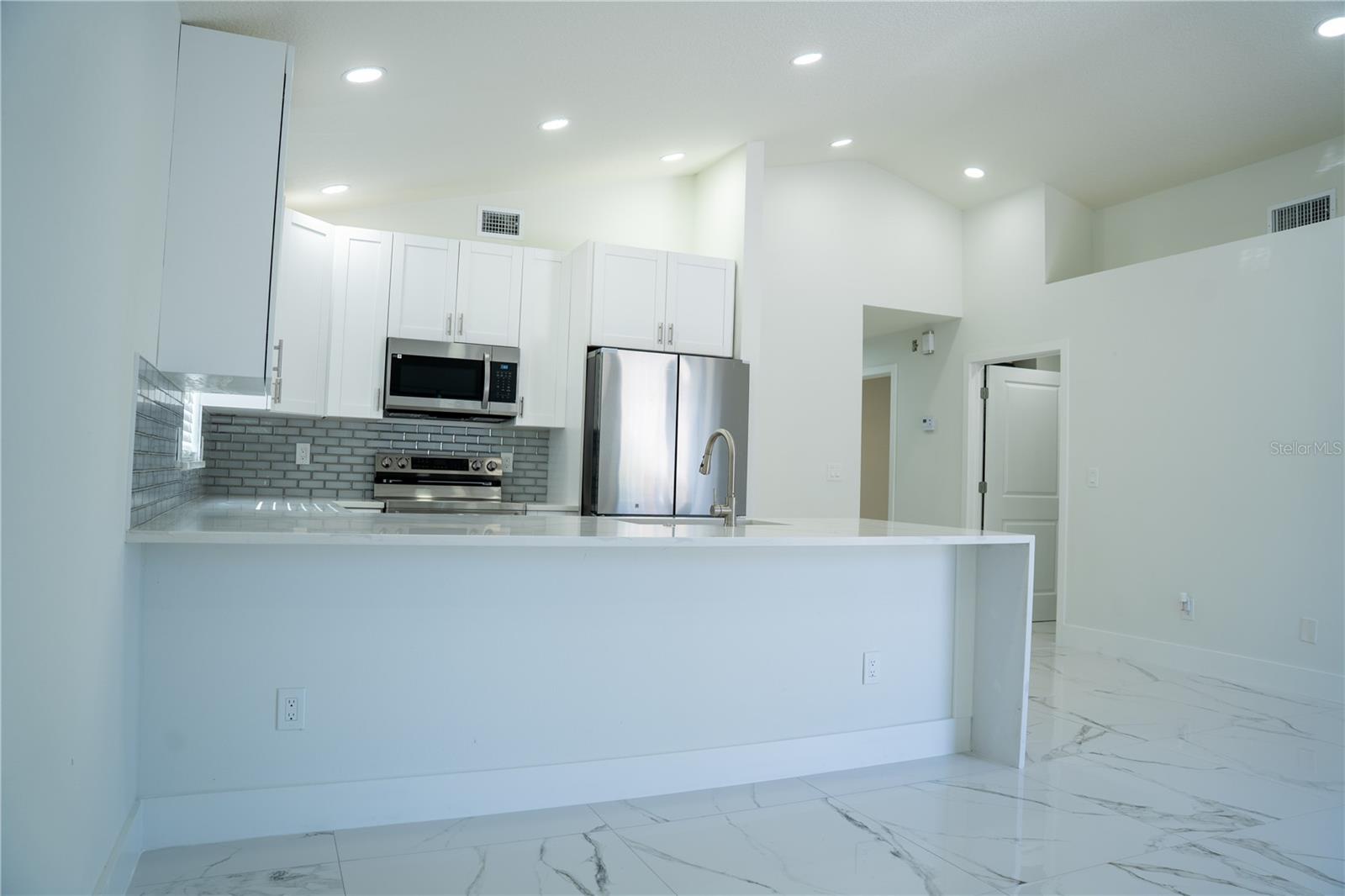 COLONIAL LAKES - Residential