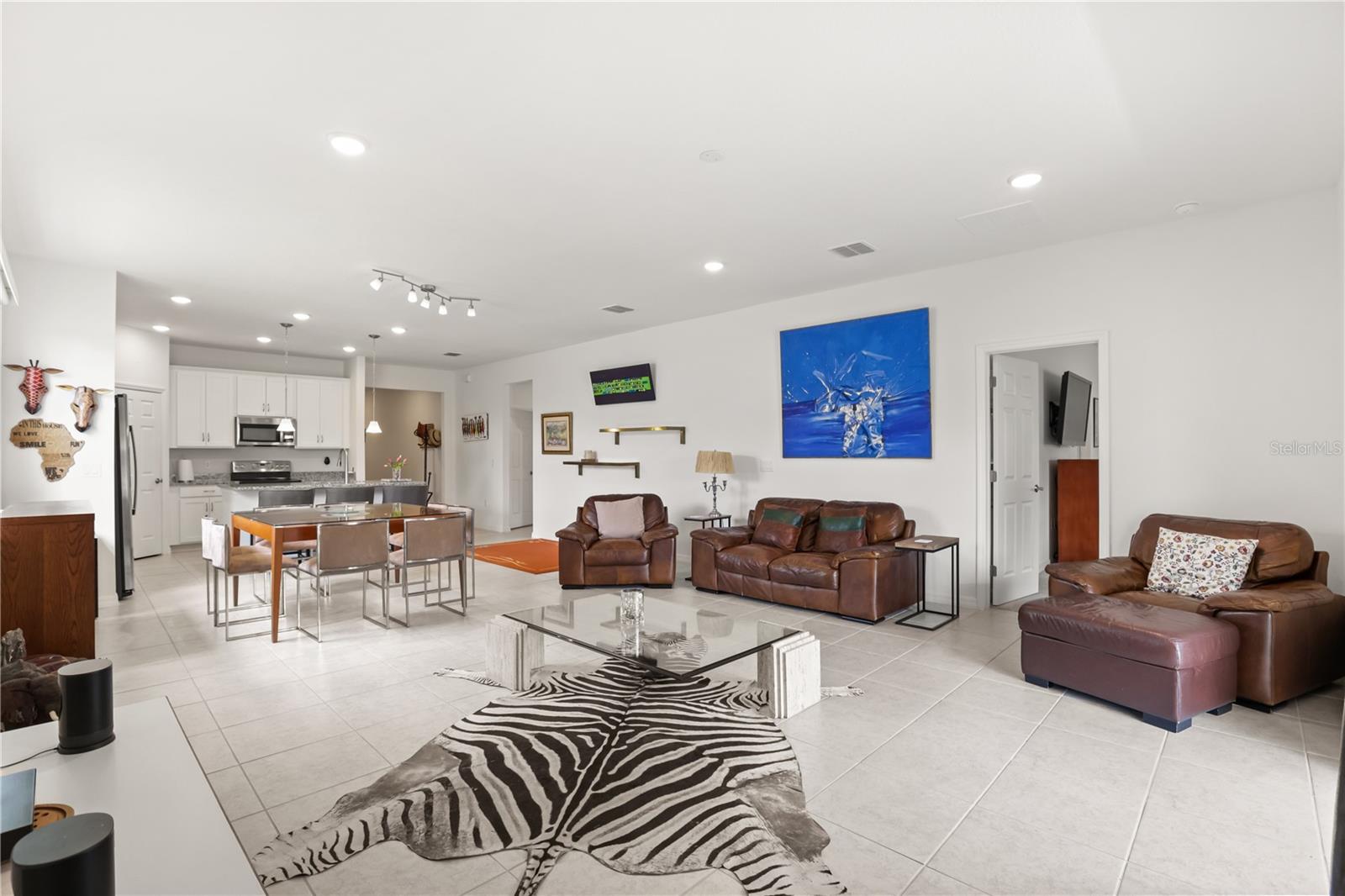 1580 BLUE LAGOON CIRCLE